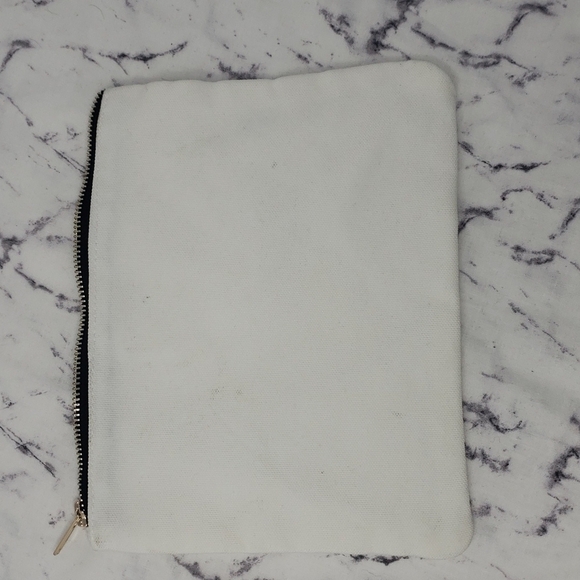 Travel Pouch Fuego - Picture 2 of 3